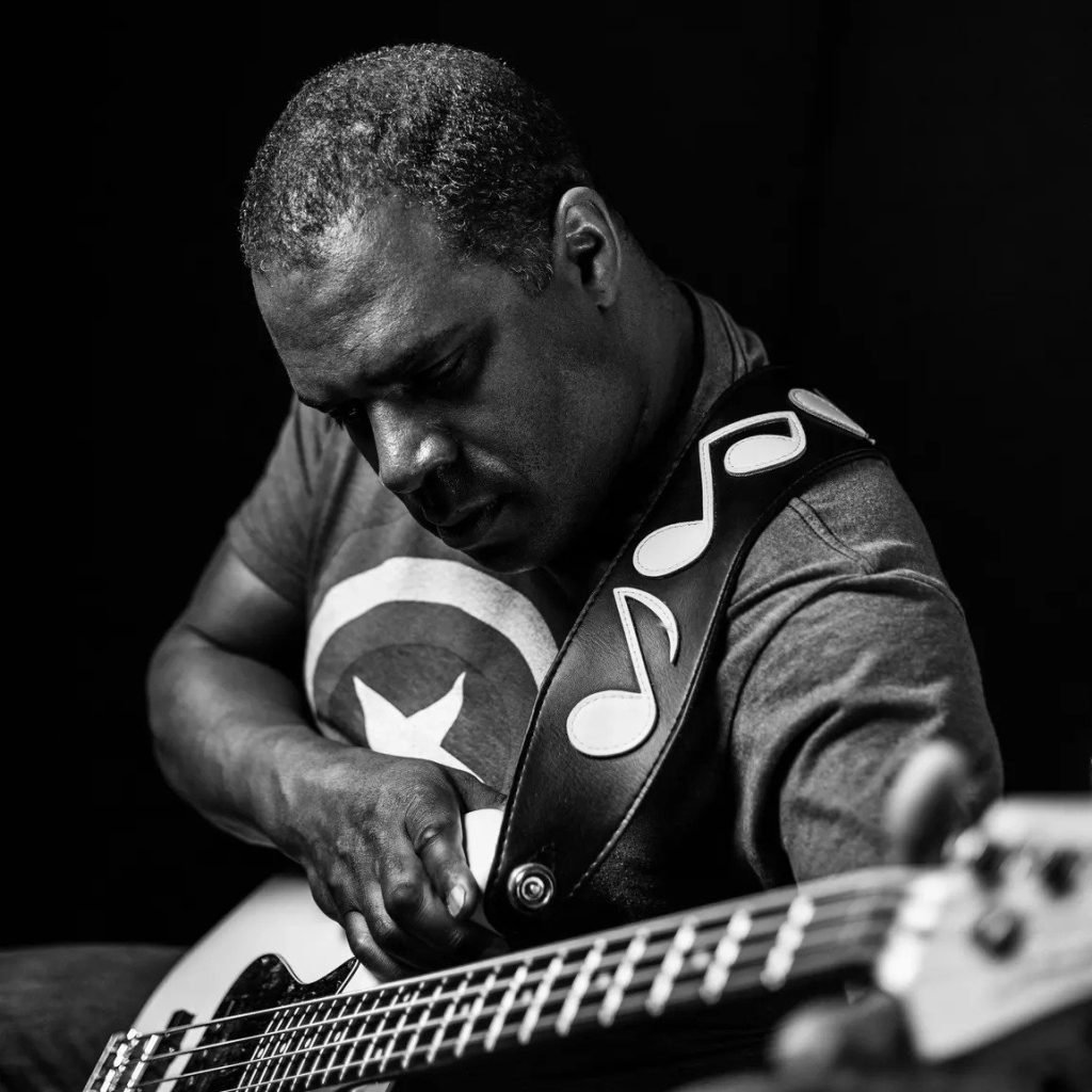 Mo Pleasure Mo Pleasure playing bass